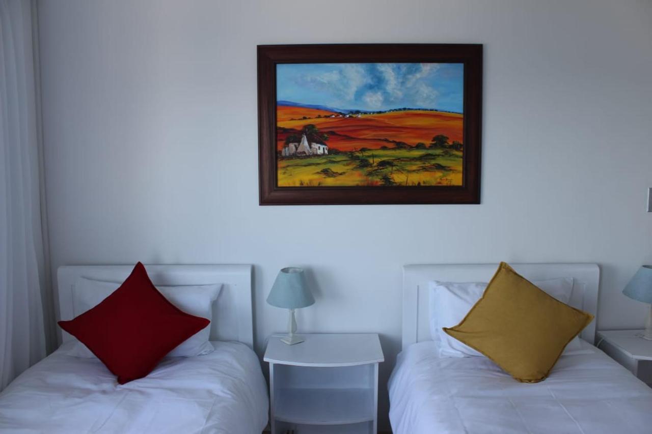 Swept Away Guesthouse - No-Loadshedding Yzerfontein Eksteriør billede