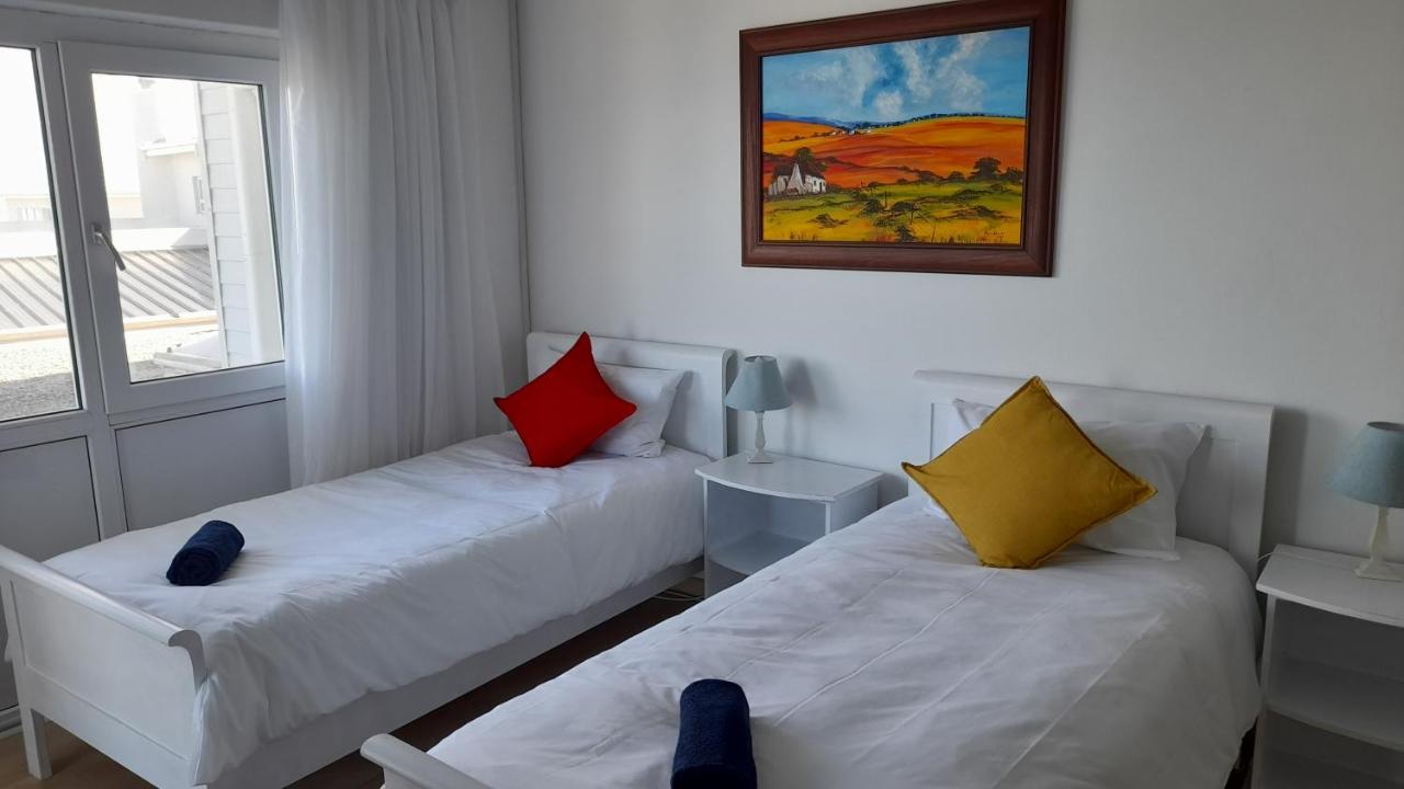 Swept Away Guesthouse - No-Loadshedding Yzerfontein Eksteriør billede