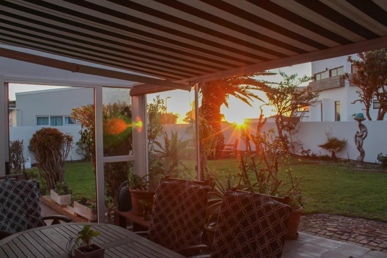Swept Away Guesthouse - No-Loadshedding Yzerfontein Eksteriør billede