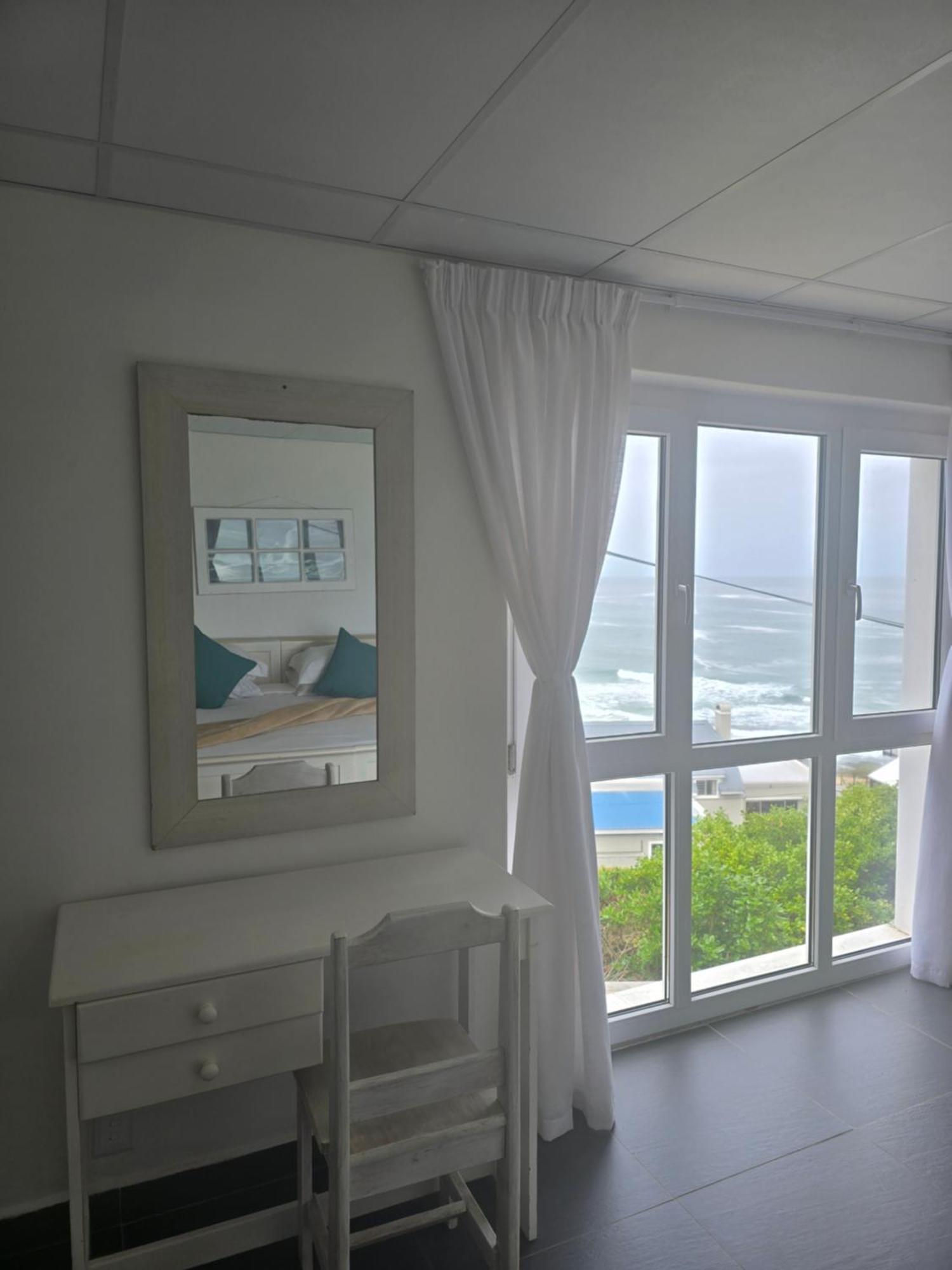 Swept Away Guesthouse - No-Loadshedding Yzerfontein Eksteriør billede