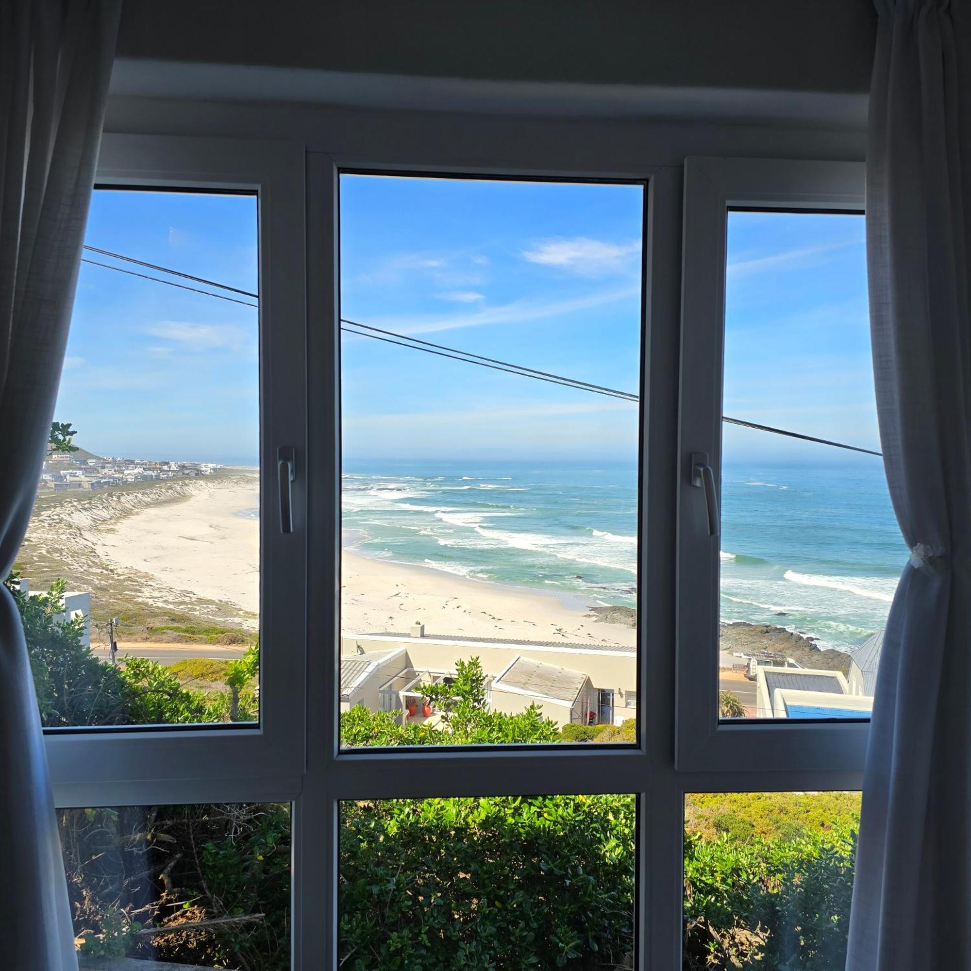 Swept Away Guesthouse - No-Loadshedding Yzerfontein Eksteriør billede