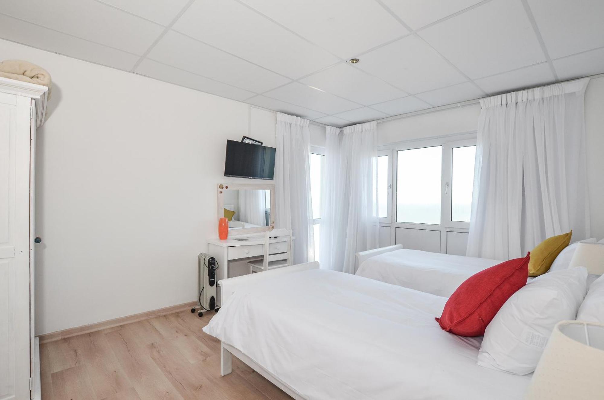Swept Away Guesthouse - No-Loadshedding Yzerfontein Eksteriør billede