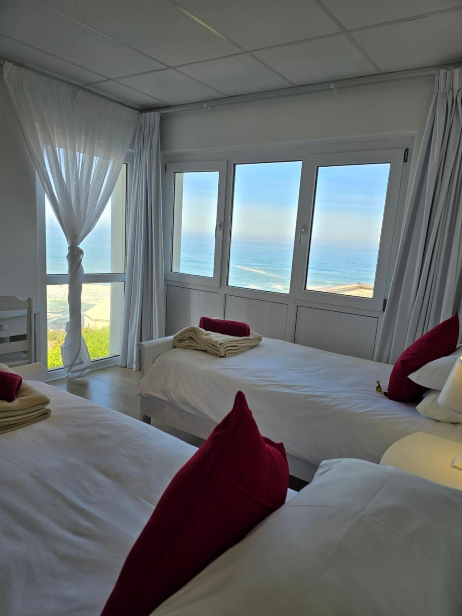 Swept Away Guesthouse - No-Loadshedding Yzerfontein Eksteriør billede