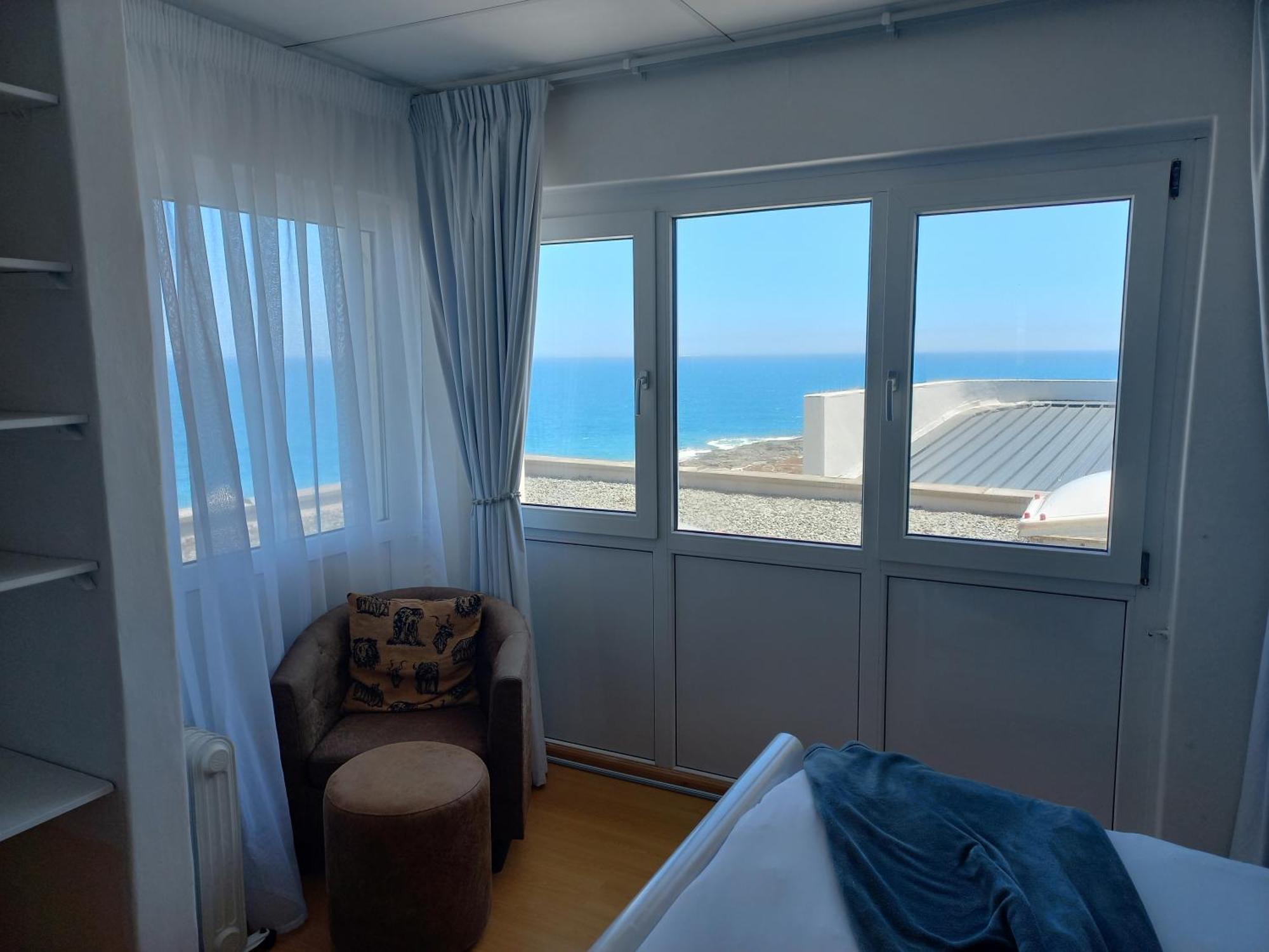 Swept Away Guesthouse - No-Loadshedding Yzerfontein Eksteriør billede