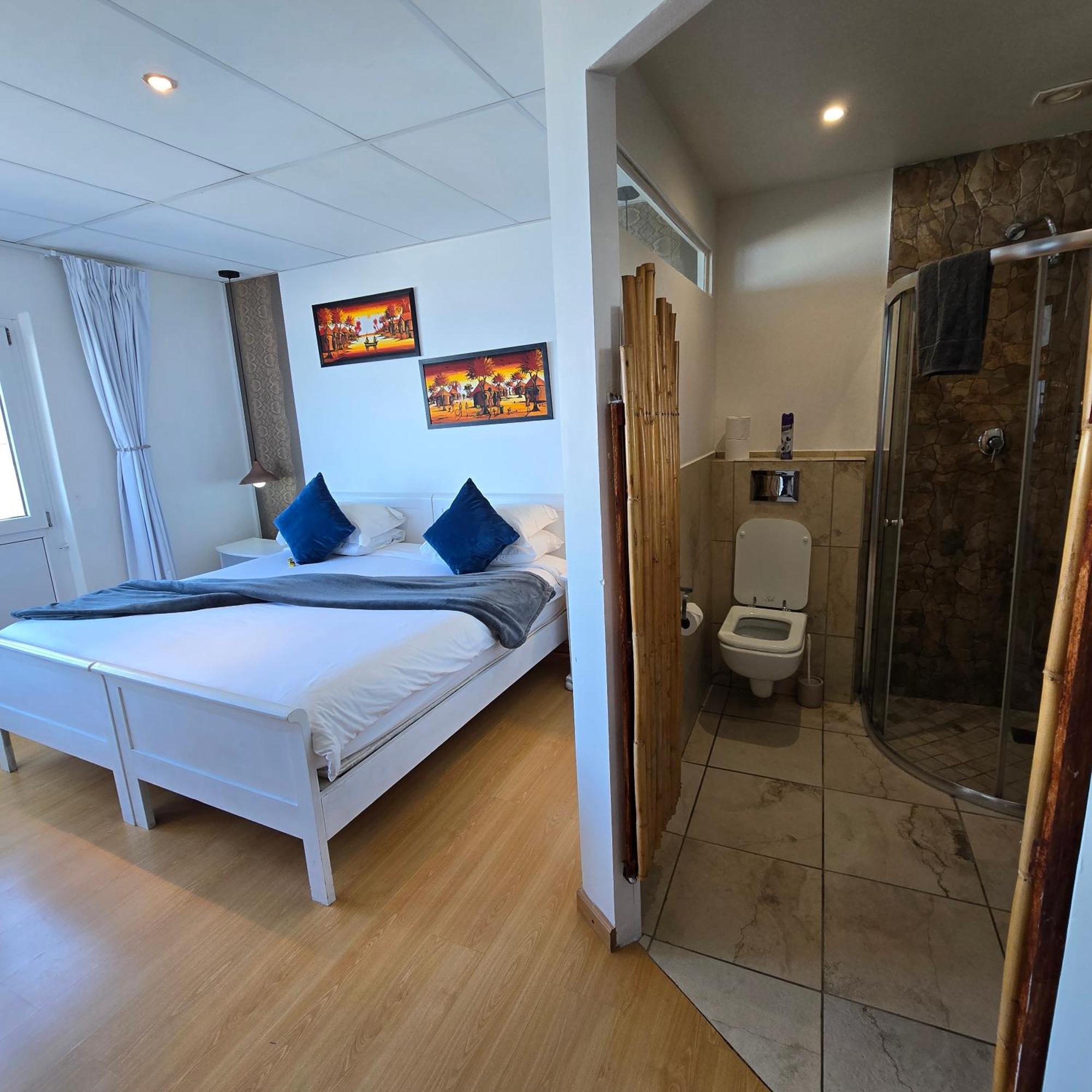Swept Away Guesthouse - No-Loadshedding Yzerfontein Eksteriør billede